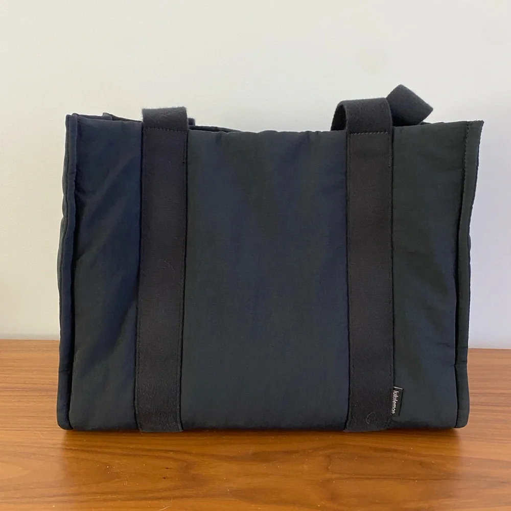 lululemon black padded boxy tote bag - Picture 8 of 15